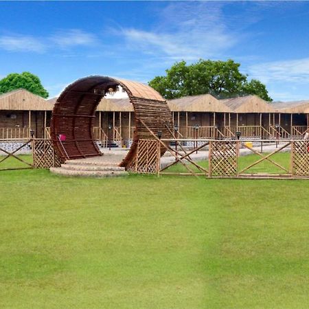 Gopika Resort Vrindavan Luaran gambar