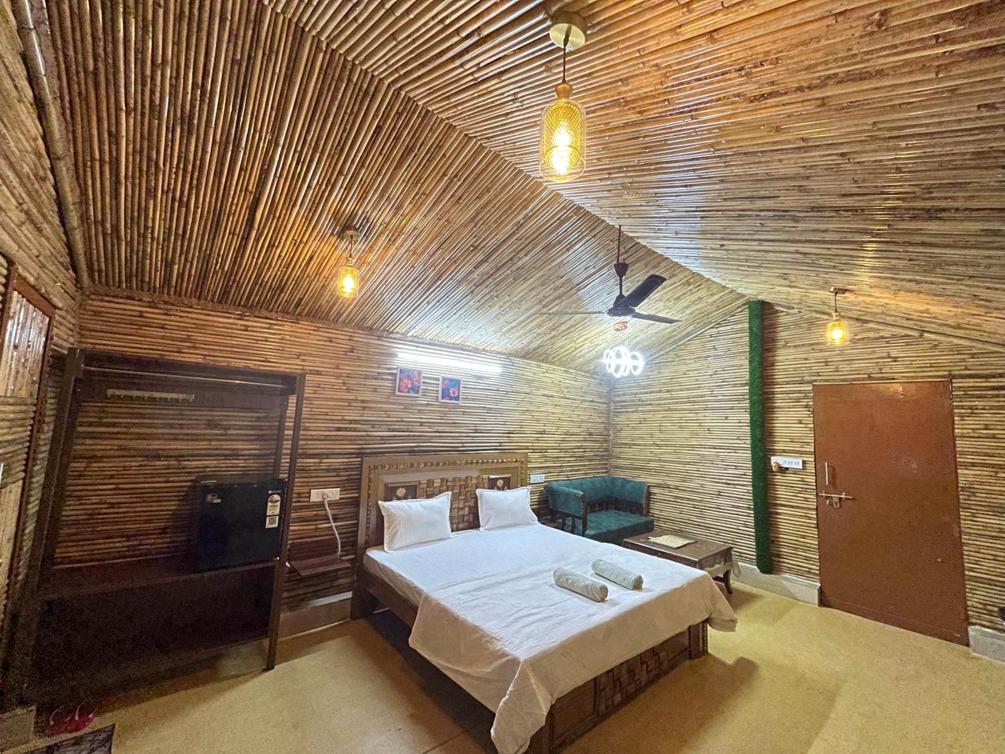 Gopika Resort Vrindavan Luaran gambar